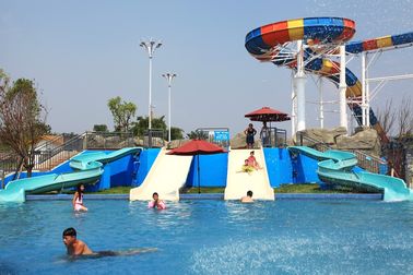 Подгонянный оборудованию парка Aqua скольжений воды 3 малышей всадников, пинку/Орандж/сини