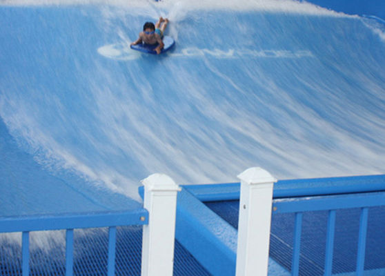 OEM Flowrider Симулятор серфинга с водяным насосом 65 кВт и мягким прочным ПВХ для аквапарков 15,3 м * 9,3 м