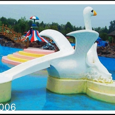 Подгонянная игра скольжения Cygnet для малышей, скольжений бассеина воды стеклоткани малых
