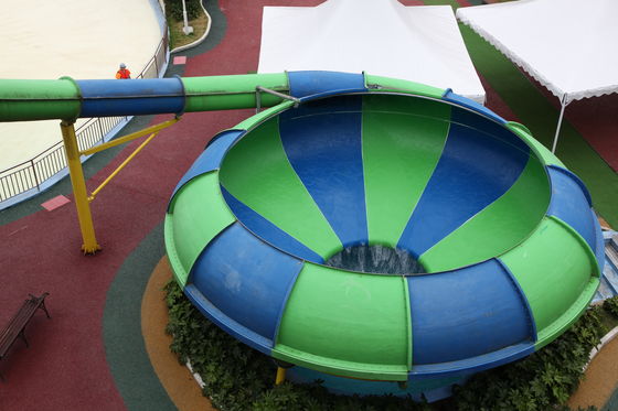 Легкие водные горки шара космоса водных горок стеклоткани установки для аквапарк