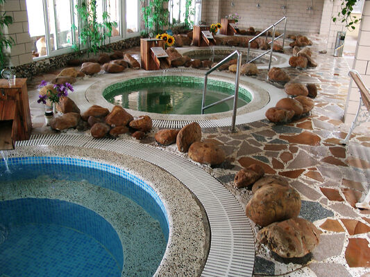 Коррозионно устойчивое оборудование для гидротерапии SPA с горячим оцинкованным металлом и интеллектуальной системой управления