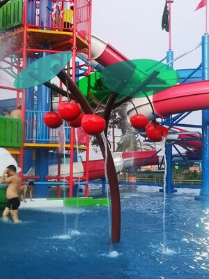 Детское оборудование для водных игр с горячим оцинкованной стальной конструкцией, коррозионностойким стекловолокнистым трубом и конструкцией безопасности в мелководном водоёме