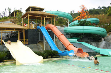 Оборудование Waterpark, стеклоткань открытая/близкое спиральн скольжение, изготовленная на заказ высота скольжений воды 11m